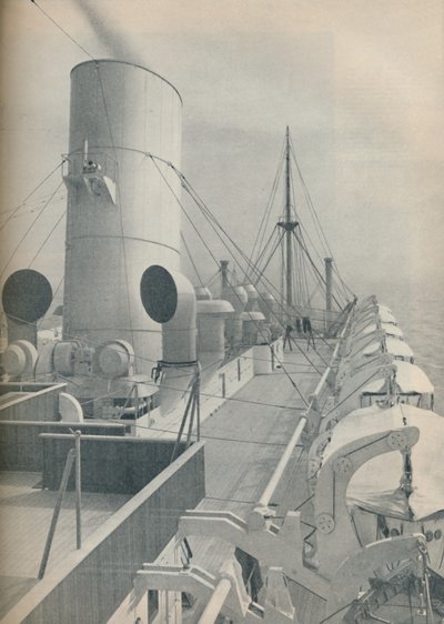 Top Deck of the Strathmore with modern lifeboats, 1936 by Unbekannt