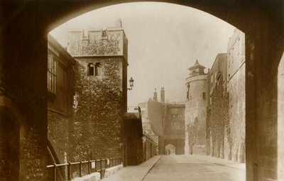 Tower of London. St. Thomas and the Bell Tower by Unbekannt
