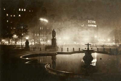 Trafalgar Square. Looking Towards Charing Cross. London by Night, 1928 by Unbekannt