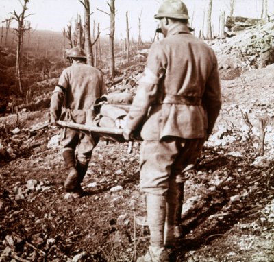 Transporting the Wounded, Chemin des Dames, Northern France by Unbekannt