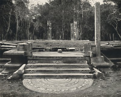Staircase with depiction of earth spirits, probably access to a sacred Bo tree, Anuradhapura by Unbekannt
