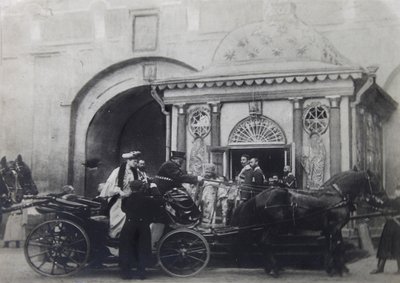 Tsarina Alexandra Fyodorovna Visiting the Iberian Chapel, Moscow, Russia by Unbekannt