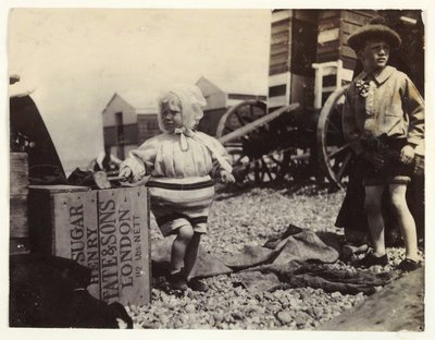 Two children by bathing machines, c 1895 by Unbekannt