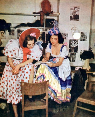 Two women from the light opera Like One Time in May, by Walter Kollo, Berlin, 1943 by Unbekannt