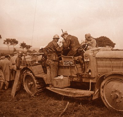 Use of the winch for barrage balloon, Somme, northern France, c1914-c1918 by Unbekannt