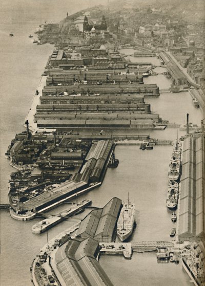 Vessels sail from Liverpool to ports all over the world, from the River Mersey by Unbekannt