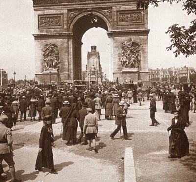 Victory celebration, civilians at the Arc de Triomphe, Paris, France, July 1919 by Unbekannt