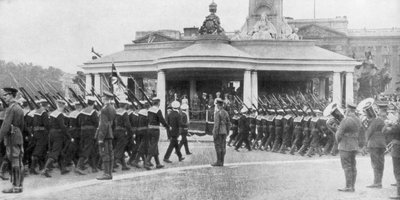 Victory Parade Passing the Victoria Memorial and Buckingham Palace, London, 19 July, 1919 by Unbekannt