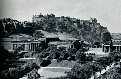 View of the National Gallery of Scotland and Edinburgh Castle by Unbekannt