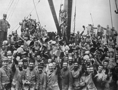 Vive la France: French troops on board a transport going to the Dardanelles, 1915 by Unbekannt