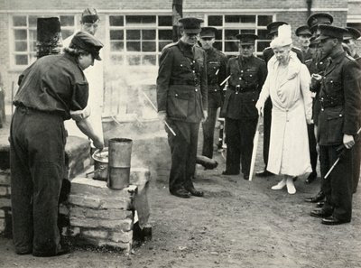 Watching A.T.S. girls at work...Army School of Cookery at Aldershot by Unbekannt