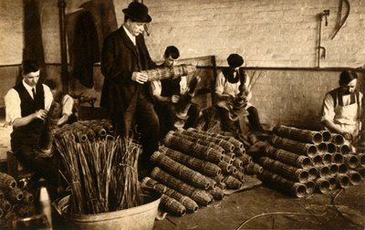 Weaving Baskets for Artillery Shells, Nottingham, First World War, 1914-1918, 1933 by Unbekannt