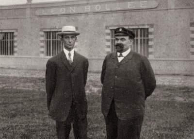 Wilbur Wright, American aviator, and Leon Bollee, French inventor and car manufacturer, 1908 by Unbekannt