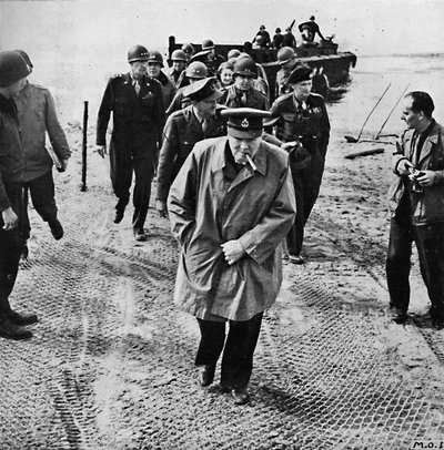 Winston Churchill across the Rhine. Outwards into Germany! Onwards to Victory! by Unbekannt