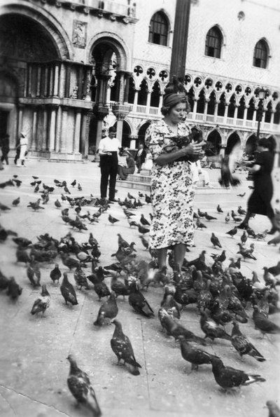 Woman surrounded by pigeons, St Marks Square, Venice, Italy, 1938 by Unbekannt