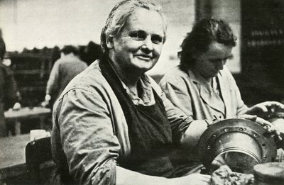 Women Aircraft Maintenance and Repair Workers, South Wales, World War II by Unbekannt
