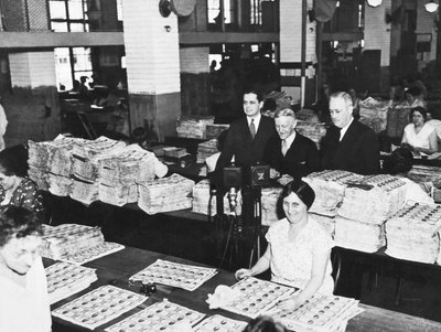 Workers Making Money, Washington, D.C., c.1929 by Unbekannt