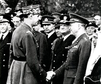 World War 2: De Gaulle greets Eisenhower, 1944 by Unbekannt