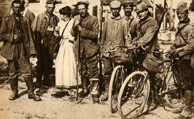 Wounded German prisoners are cared for by the Red Cross, France, First World War, 1914-1918 by Unbekannt