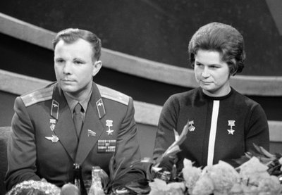 Yuri Gagarin and Valentina Tereshkova, Russian cosmonauts by Unbekannt