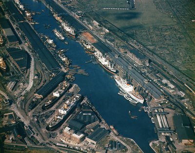 Aerial View of the Royal Albert Docks, Opened in 1880 by Unbekannt Unbekannt