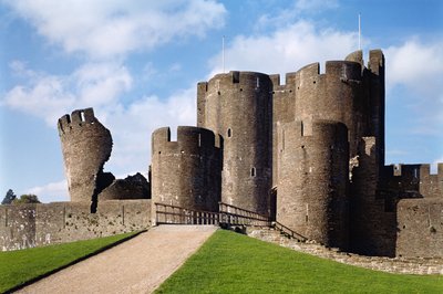 Caerphilly Castle, Exterior view showing bridge and Leaning Tower, English School, 13th century, completed 1277, Glamorgan, Wales by Unbekannt Unbekannt