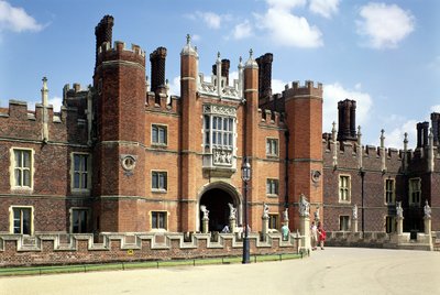 Hampton Court Palace in Spring by Unbekannt Unbekannt