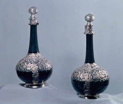 Pair of wine bottles mounted in silver, 1689 by Unbekannt Unbekannt
