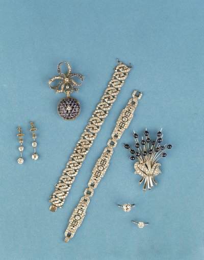 Selection of Art Deco jewellery: link bracelets; sapphire and diamond fob watch; solitaire rings; cabochon sapphire spray brooch by Unbekannt Unbekannt