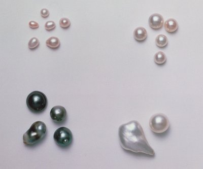 Selection of different shaped cultured pearls by Unbekannt Unbekannt