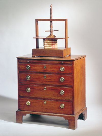 Small Mahogany chest of drawers by Sheraton, c.1790 surmounted by Mahogany book-press by Unbekannt Unbekannt