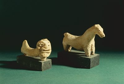 Terracotta Lion and Horse, Mohenjodaro, 2300-1750 BC by Unbekannt Unbekannt