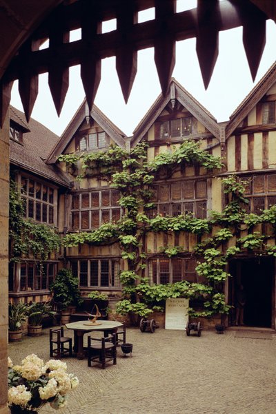 View of the Inner Courtyard, Hever Castle, Kent, late 15th century by Unbekannt Unbekannt