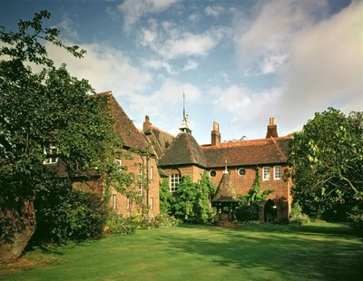 View of the exterior of The Red House, Bexleyheath, designed by William Morris with Philip Webb as the architect, completed 1859 by Unbekannt Unbekannt