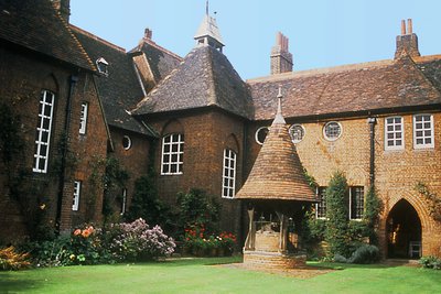 View of the exterior of The Red House, Bexleyheath, designed by William Morris with Philip Webb as the architect, completed 1859 by Unbekannt Unbekannt