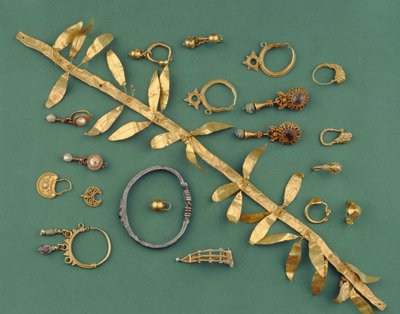 A Collection of Hellenistic, Byzantine, and Roman Jewellery by Unbekannt