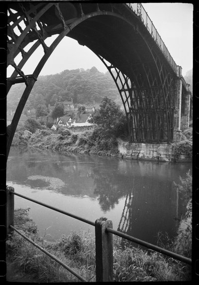 A general view of the Iron Bridge, Iron Bridge, Ironbridge, The Gorge, Telford and Wrekin, UK, c.1955-82 by Unbekannter Künstler