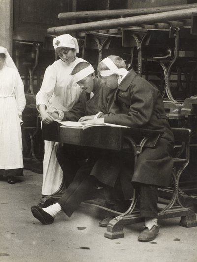 A Nurse Translating the News for the Wounded Soldiers of the Allied Forces by Unbekannt