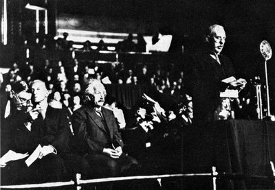 Albert Einstein and Ernest Rutherford, the Royal Albert Hall by Unbekannt