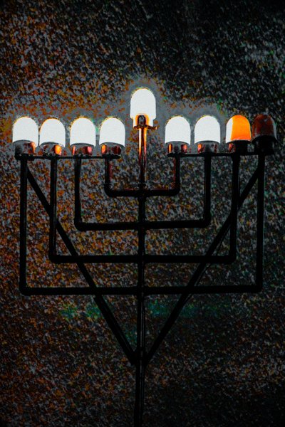 Big Synagogue Menorah by Unbekannter Künstler