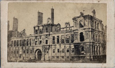 Commune of Paris (1871): view of the City Hall after the fire of May 1871 by Unbekannt