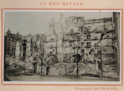 Commune of Paris (1871): view of the ruins on Rue Royale in Paris in May 1871 by Unbekannt