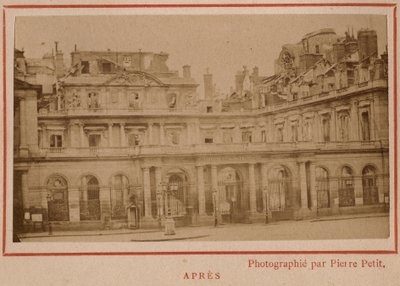 Commune of Paris (1871): view of the Palais-Royal in Paris after the fire of May 1871 by Unbekannt