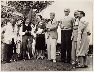 Edward, Duke of Windsor and Wallis, Duchess of Windsor at a Golf Tournament in Nassau by Unbekannt