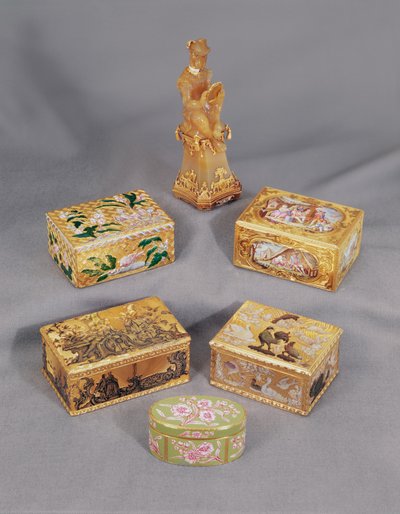 Four Louis XV Style Enamelled Gold Snuff Boxes, Stroganoff, and German Monkey Snuff Box by Unbekannt