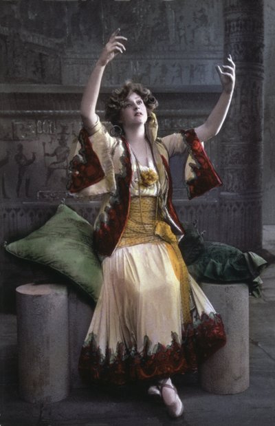 Gabrielle Ray singing in The Merry Widow by Unbekannter Künstler