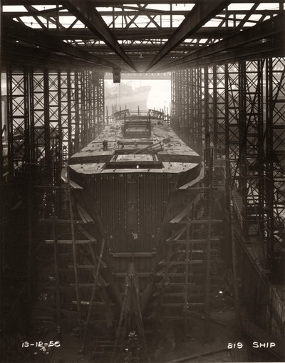 Gantry crane in operation above the cargo ship Northbank at the shipyard of William Doxford & Sons, Sunderland by Unbekannter Künstler