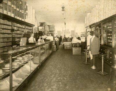 Interior of John Sewell & Co. Shoe Store at 304-6 12th Avenue (Flagler Street), c.1910 by Unbekannt