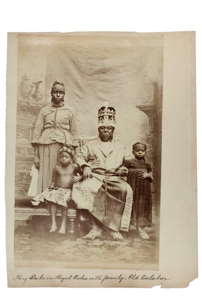 King Duke in royal Robes with family, Old Calabar, Nigeria, c.1890 by Unbekannt