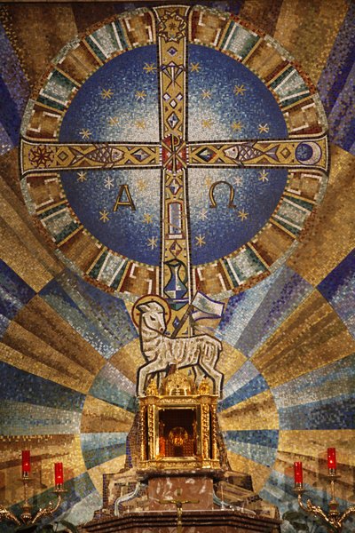 Mosaic in basilica de Jesus de Medinaceli, Madrid, Spain by Unbekannt